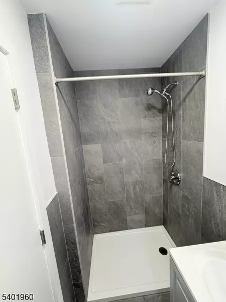 Wallington Boro, NJ 07057,37 Mercer St #4