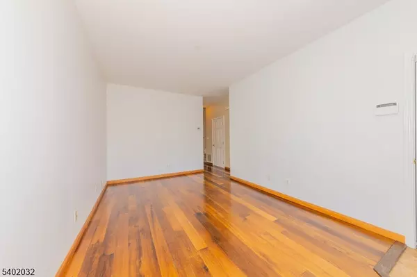 Nutley Twp., NJ 07110,144 Stratford Dr #1045