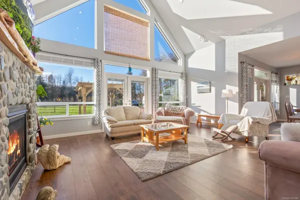 Black Creek, BC V9J 1K3,8740 Oyster River Way