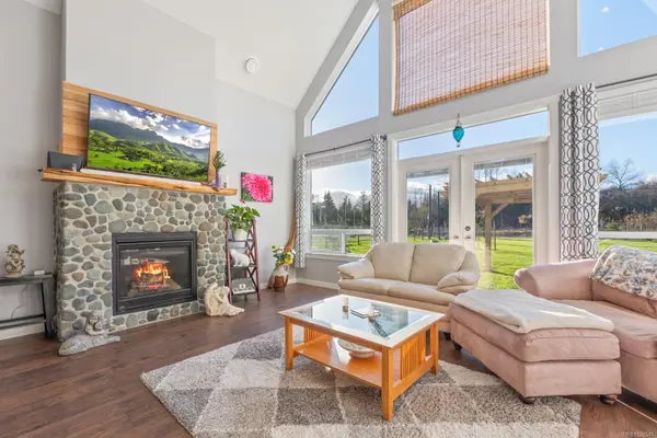 Black Creek, BC V9J 1K3,8740 Oyster River Way