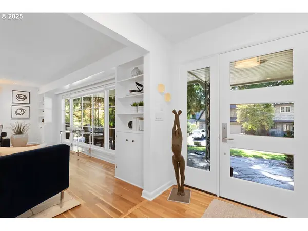 Lake Oswego, OR 97034,411 RIDGEWAY RD