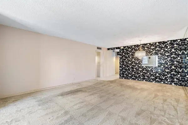 Hallandale Beach, FL 33009,421 NE 14th Ave #302