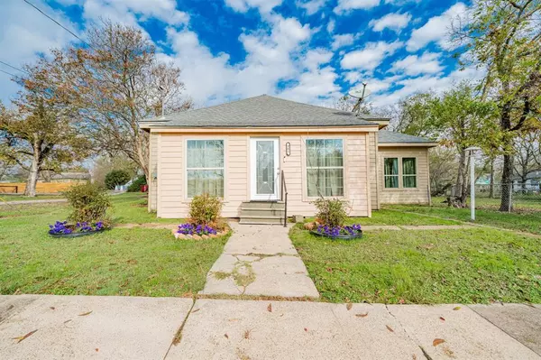 Kaufman, TX 75142,301 E 2nd North Street