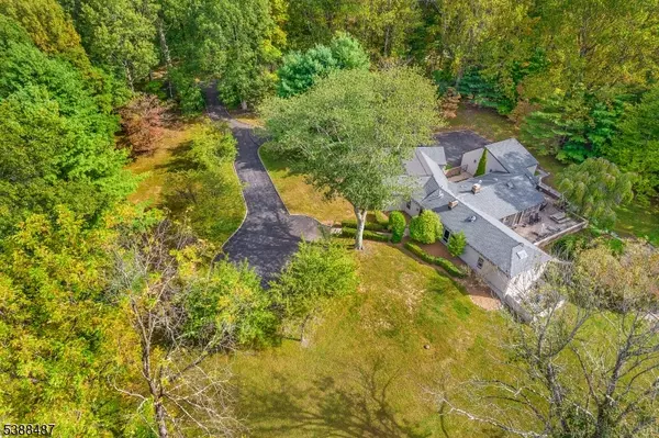 8 Burnett Rd, Mendham Twp., NJ 07945