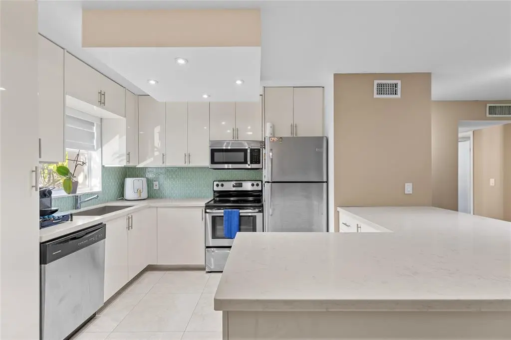 Davie, FL 33328,8511 Old Country Mnr #408