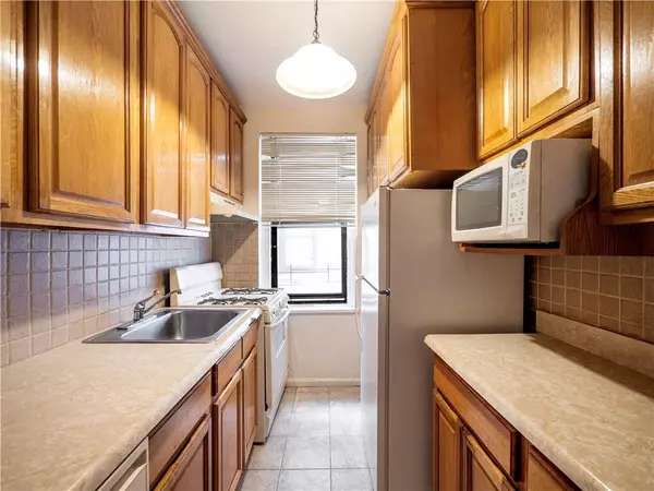 Bronx, NY 10458,306 East Mosholu Pkwy South #3K