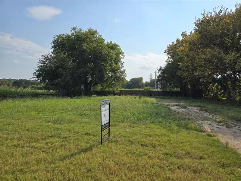 800 S Parkway Drive, Alvarado, TX 76009