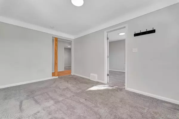 Southfield, MI 48033,20752 INKSTER RD