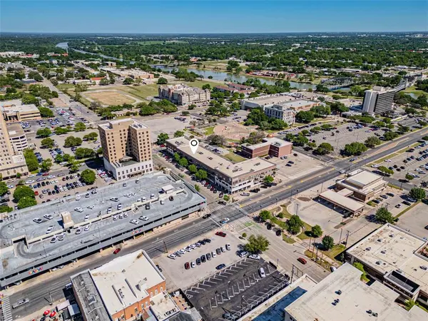 Waco, TX 76701,330 Austin Avenue #322