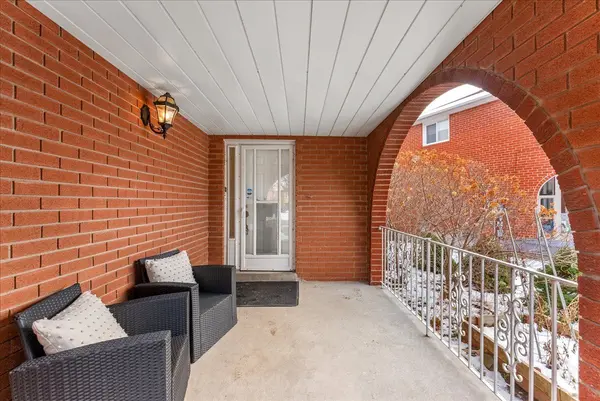 Pickering, ON L1V 6R5,1947 Pine Grove AVE