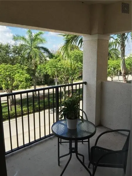 Coral Springs, FL 33067,5800 W Sample Rd #307