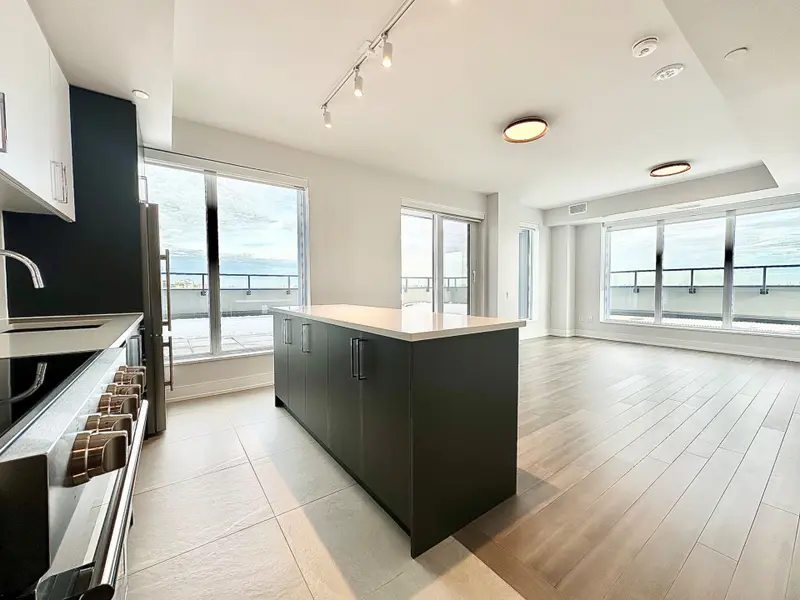 2525 Bathurst ST #909, Toronto C04, ON M6B 2Y9