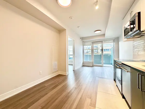 Toronto C04, ON M6B 2Y9,2525 Bathurst ST #905