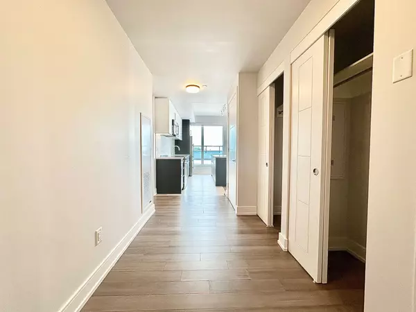 Toronto C04, ON M6B 2Y9,2525 Bathurst ST #909