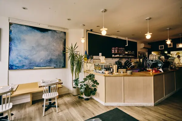 Toronto C01, ON M6J 1X2,1134 Dundas ST W