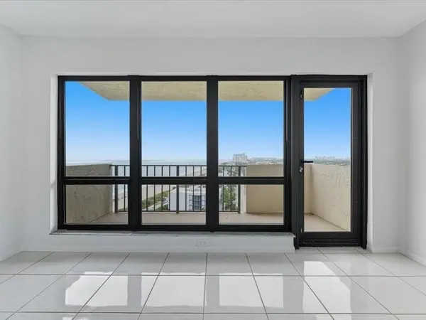 Lauderdale By The Sea, FL 33308,4900 N Ocean Blvd #1405