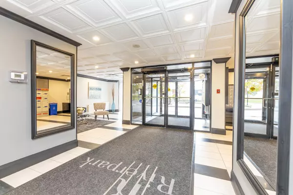 Toronto W10, ON M9W 6T4,600 Rexdale BLVD #907