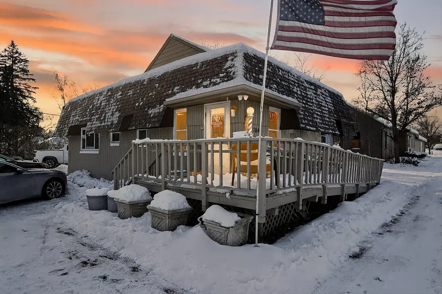 7045 Cooley Lake RD, West Bloomfield Twp, MI 48324