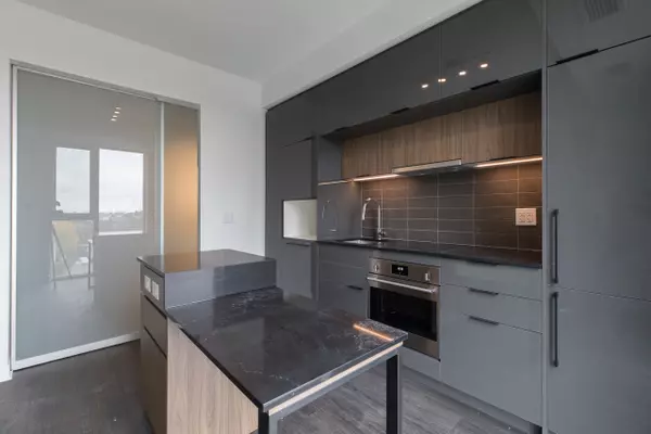 Toronto C02, ON M6C 1C5,185 Alberta AVE #607