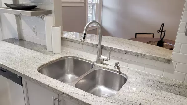 Toronto E02, ON M4L 3P1,107 Woodbine AVE