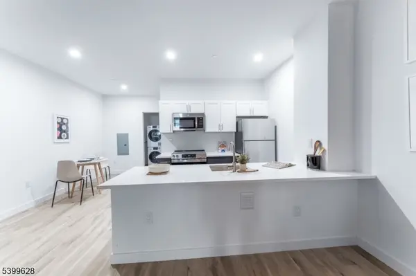 Newark City, NJ 07102,10 Commerce Ct #2I