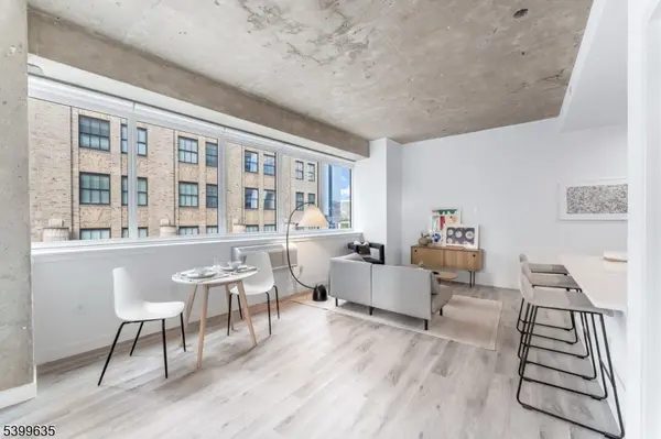 Newark City, NJ 07102,10 Commerce Ct #2D