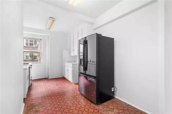 New York, NY 10002,530 Grand ST #8E