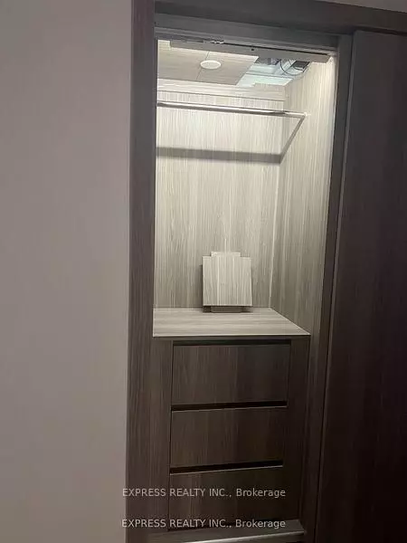 Toronto C01, ON M5V 0P7,38 Widmer ST #1507