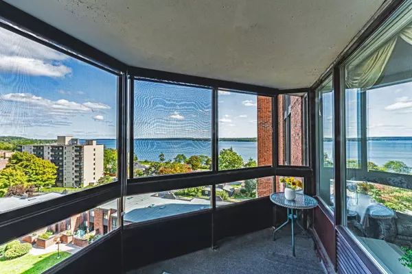 Barrie, ON L4M 5L6,181 Collier ST #803