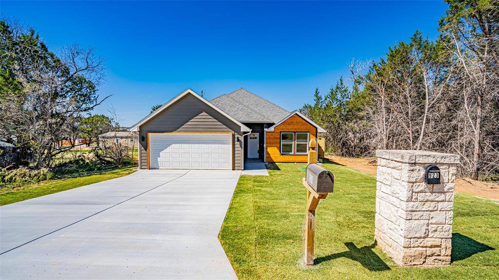 924 Bosque River Drive, Granbury, TX 76048