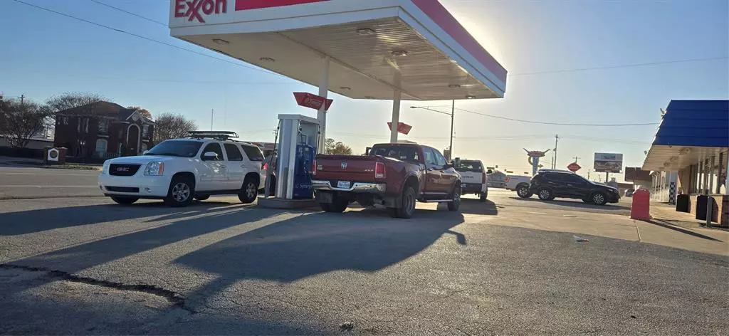 Nocona, TX 76255,309 E Highway 82