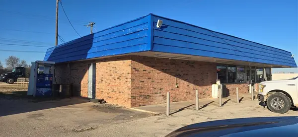 Nocona, TX 76255,309 E Highway 82