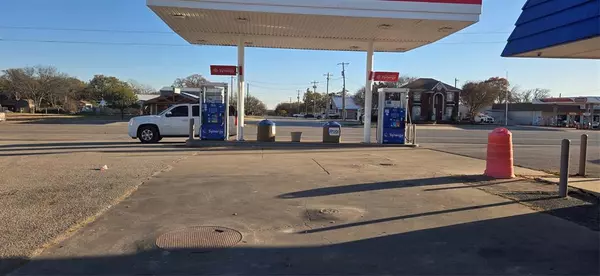 Nocona, TX 76255,309 E Highway 82