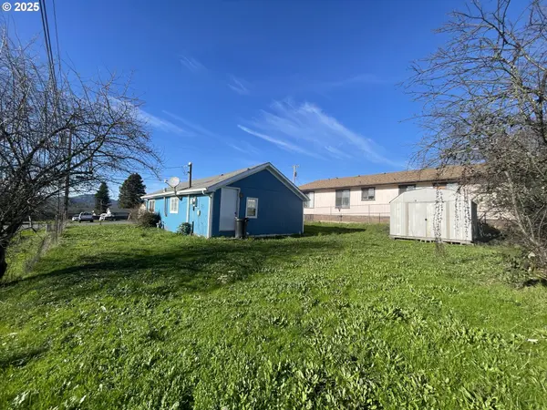 Winston, OR 97496,110 SE DARRELL AVE