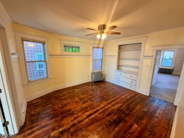 Newark City, NJ 07106,27 Norwood St #1