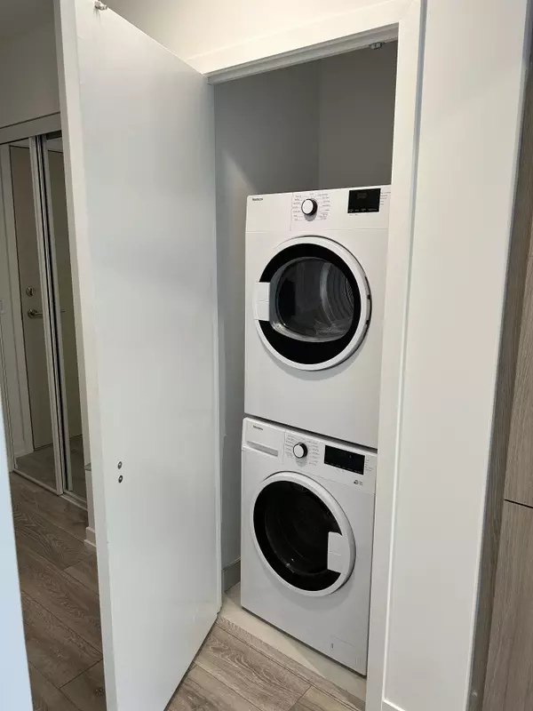 Toronto C03, ON M5P 0A6,2020 Bathurst ST #739