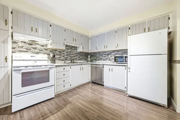 Burlington, ON L7M 1V6,1584 Newlands CRES #92