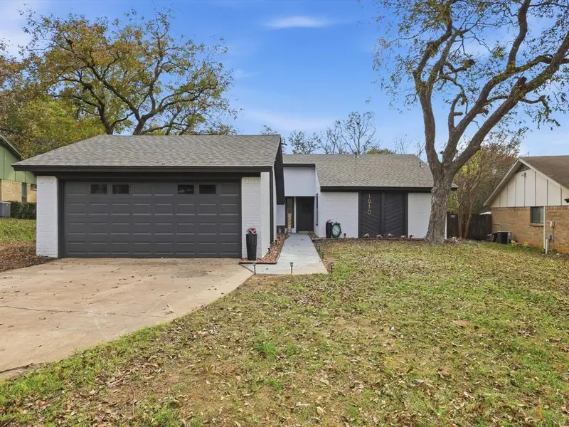 1910 Longmeadow Drive, Arlington, TX 76015