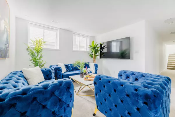 Blossom Park - Airport And Area, ON K1X 0J3,38 Dun Skipper DR #B