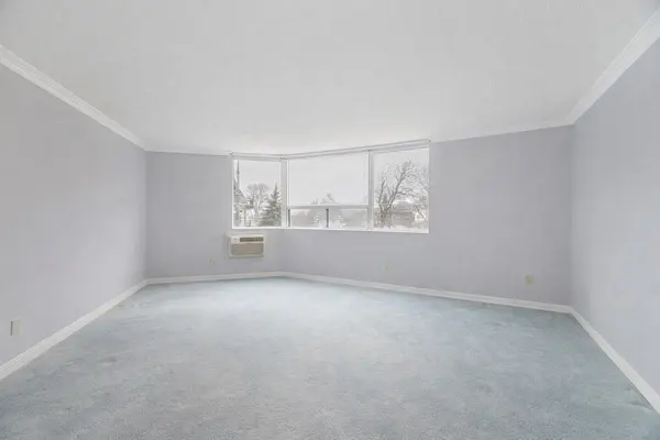 Hamilton, ON L8V 1A1,166 Mountain Park AVE #201