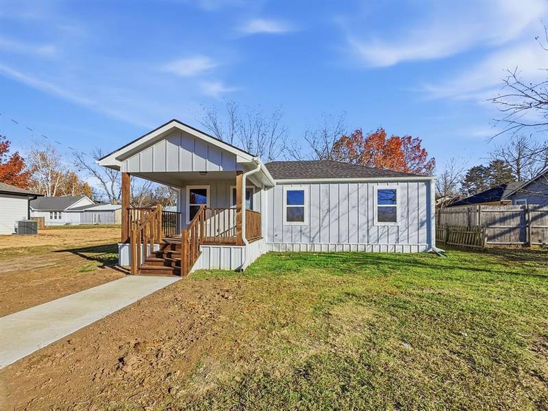 104 Clark Street, Whitesboro, TX 76273