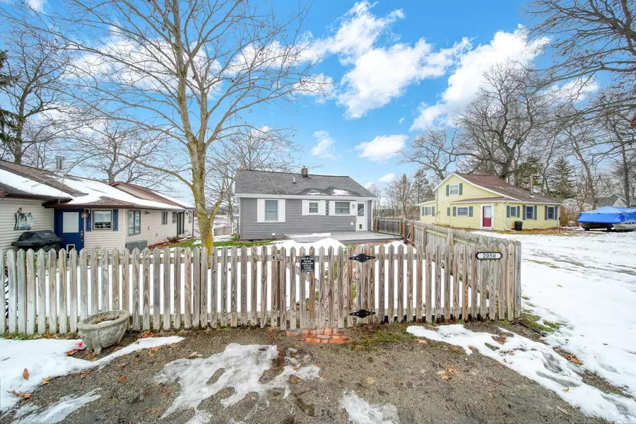 2050 Lakeview DR, Brooklyn, MI 49230