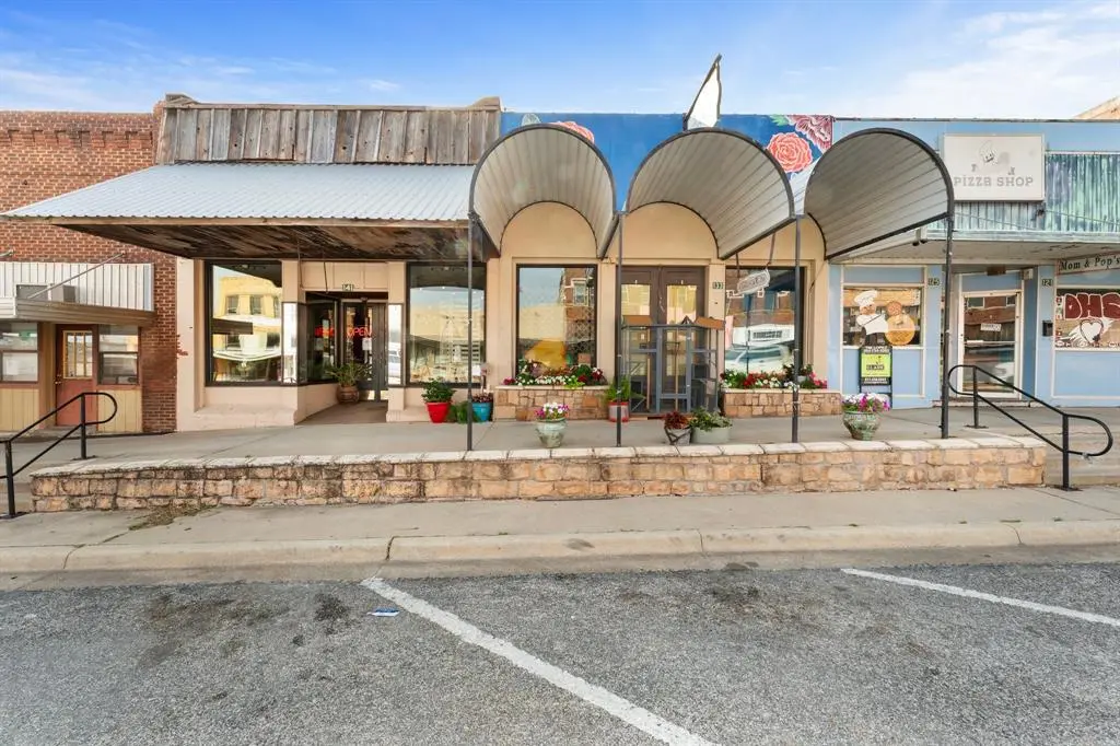 De Leon, TX 76444,133 N Texas Prices Street