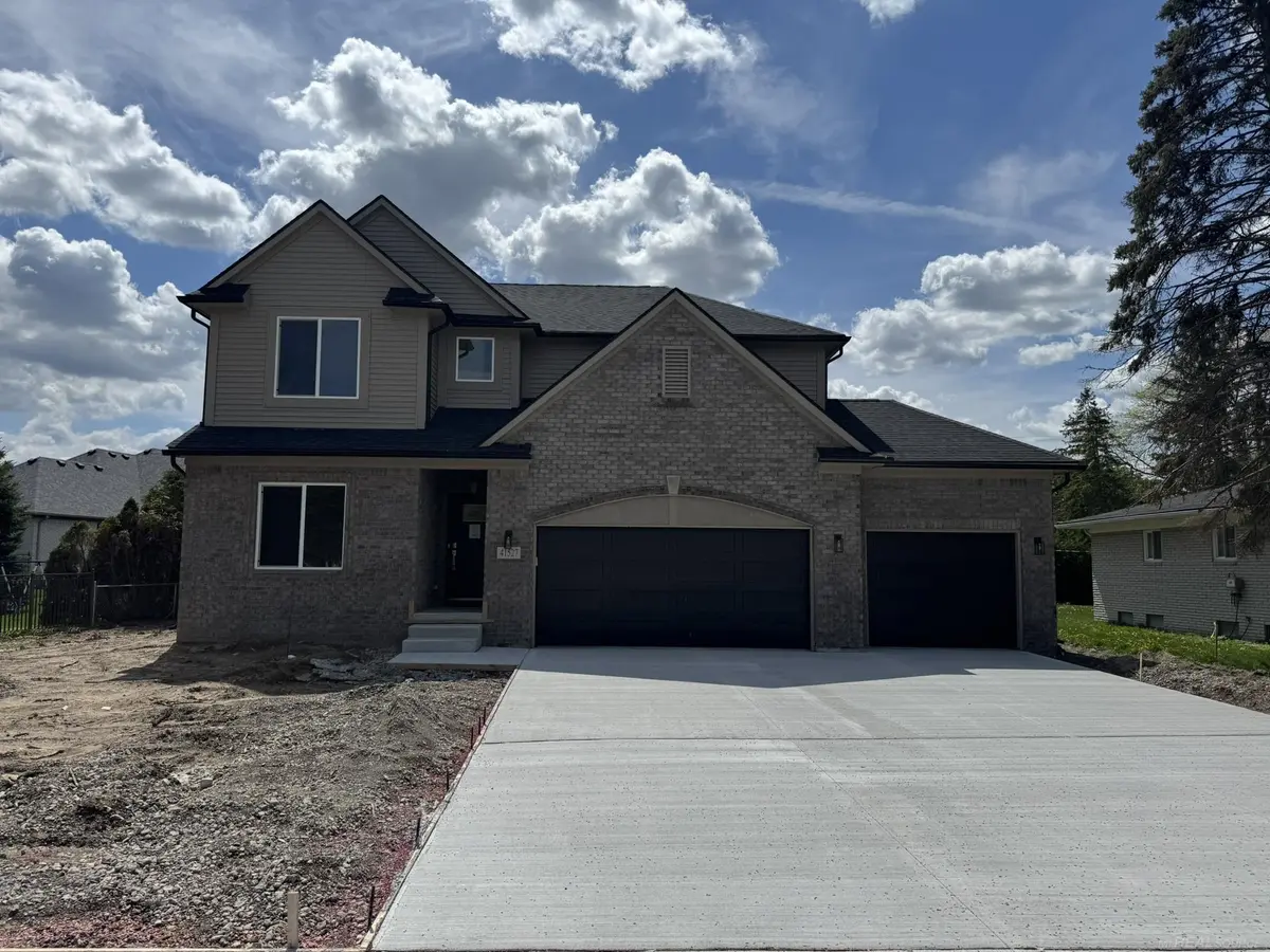 Sterling Heights, MI 48310,37183 Curwood DR