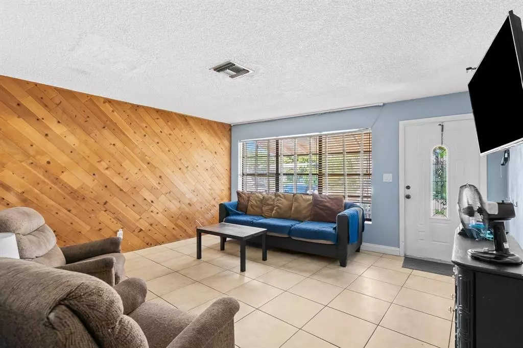 Pompano Beach, FL 33064,2741 NE 8th Ave