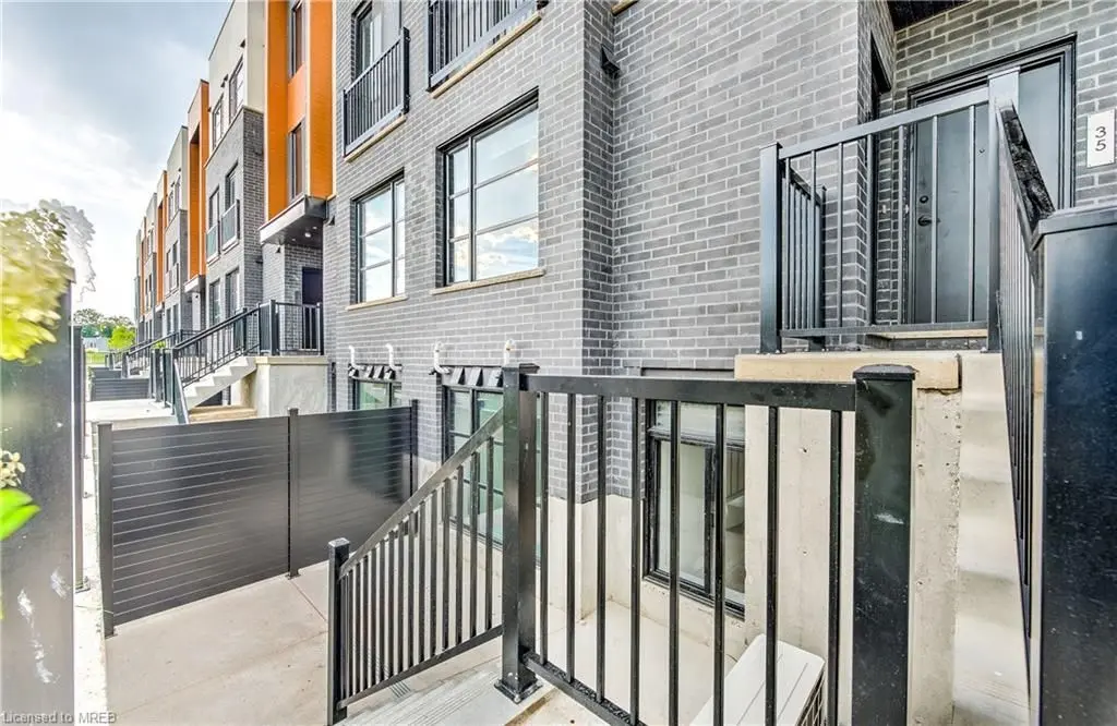 London South, ON N6P 0H9,3900 Savoy ST #33