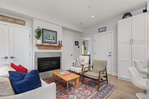 Sidney, BC V8L 2V8,9889 Seventh St #7