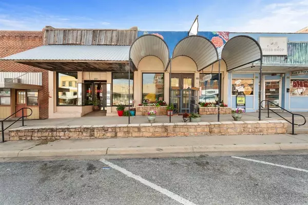 133 N Texas Prices Street, De Leon, TX 76444