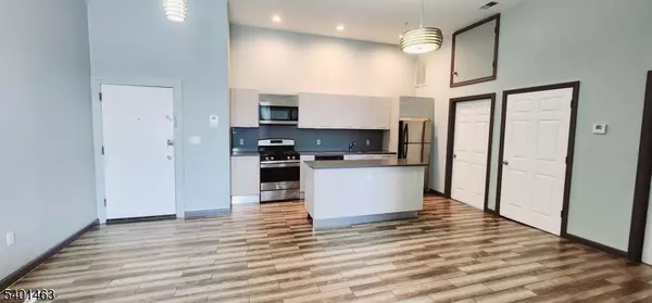 Passaic City, NJ 07055,795 Main Ave