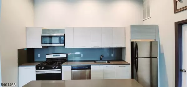 Passaic City, NJ 07055,795 Main Ave